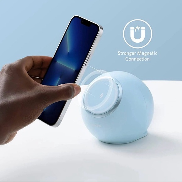 Anker 637 Magnetic Charging Station in Ice Blue - Picture 2 of 5